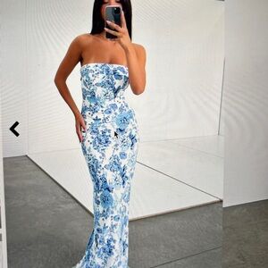Gorgeous blue and white floral strapless dress!